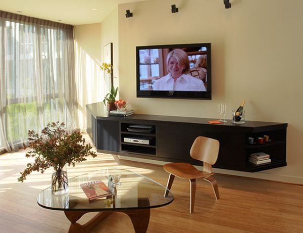 Best Living Room Design Ideas; Adding Coffee Table as a Part of Beauty : Spacious Living Room With The Noguchi Table And The Eames Molded Plywood Lounger